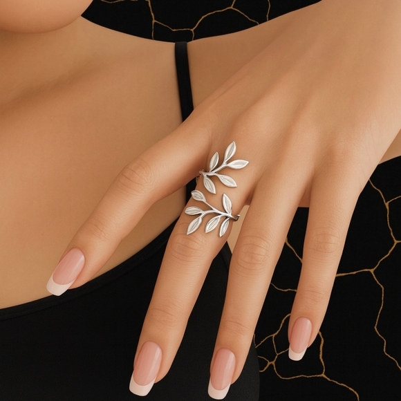 Adjustable Leaf Design Ring - 18K White Gold Plated Elegant Vine Style 🍃 - Picture 3 of 12